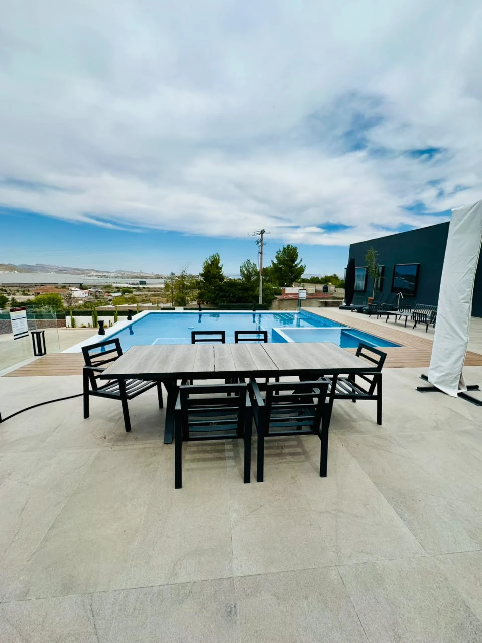 Terraza y alberca de Casa Martínez