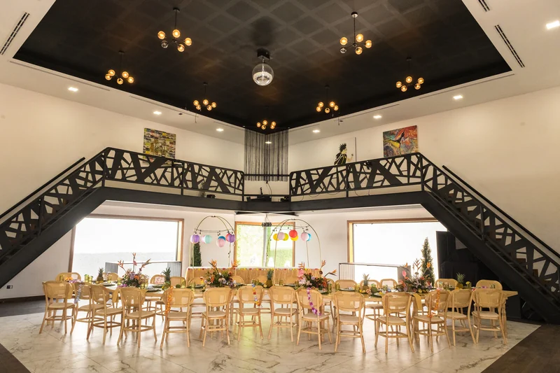 Salón Casa Martínez preparado para celebración